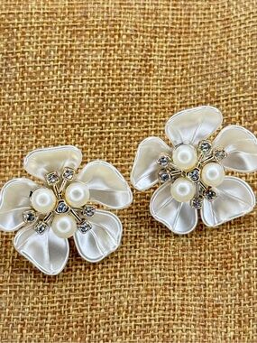 Boutique White Pearl Flower Stud Earrings Crystal Accents Floral Statement